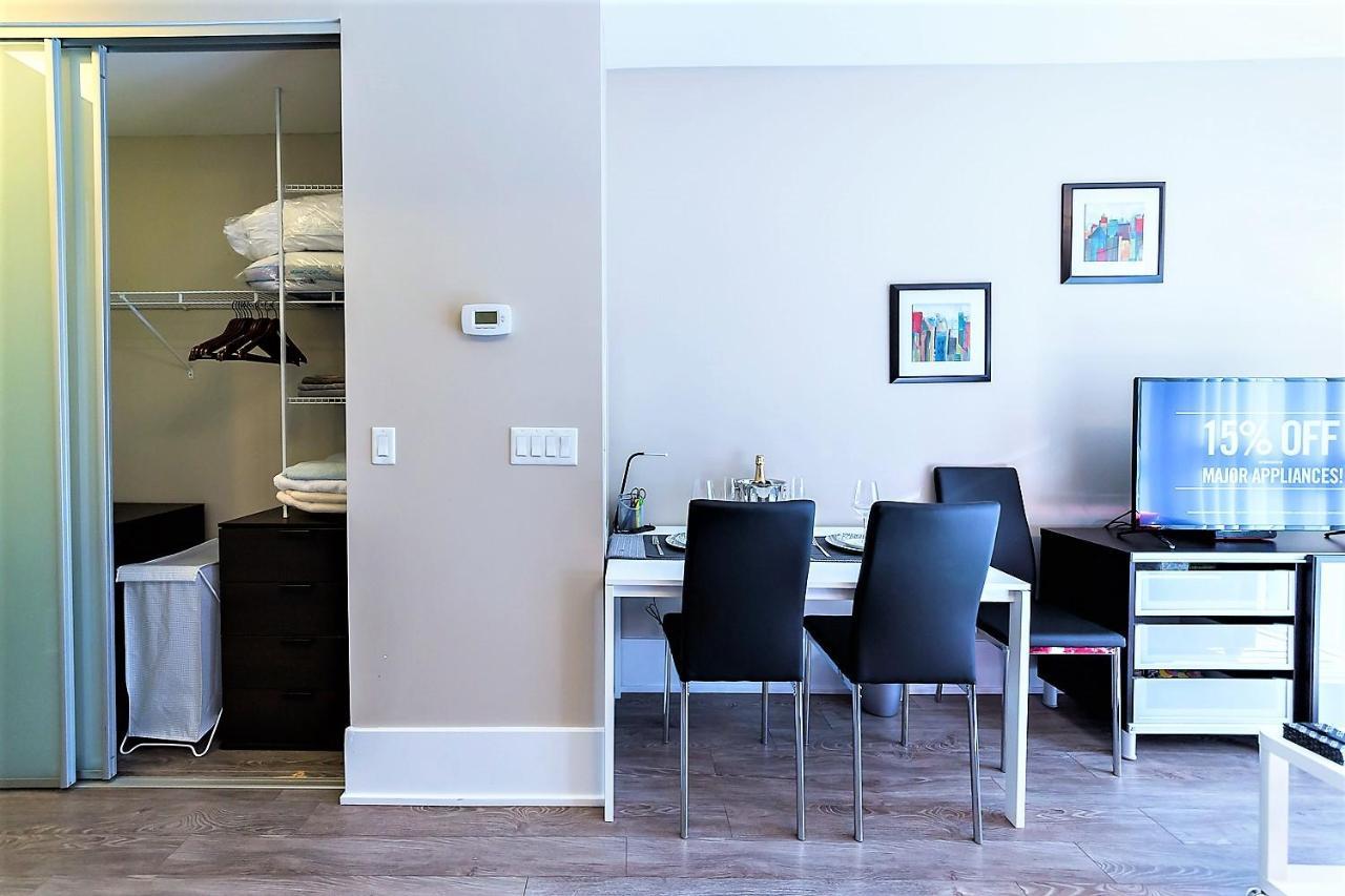 Upscale Suite At Cn Tower, Metro Convention & Rogers Centre Торонто Екстериор снимка