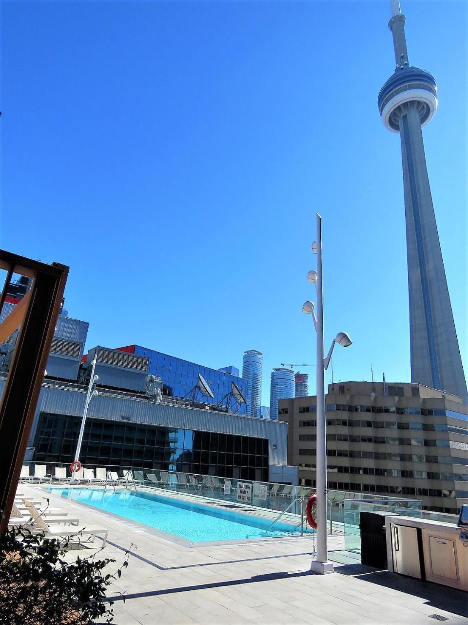 Upscale Suite At Cn Tower, Metro Convention & Rogers Centre Торонто Екстериор снимка